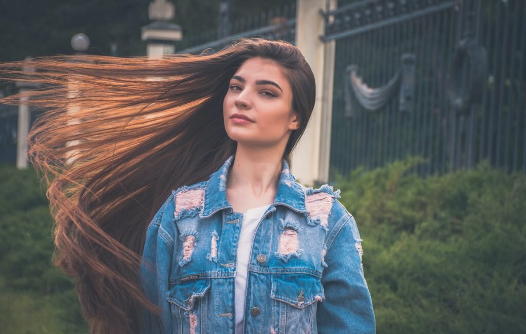 Adaptabil la diferite tipuri de față și păr