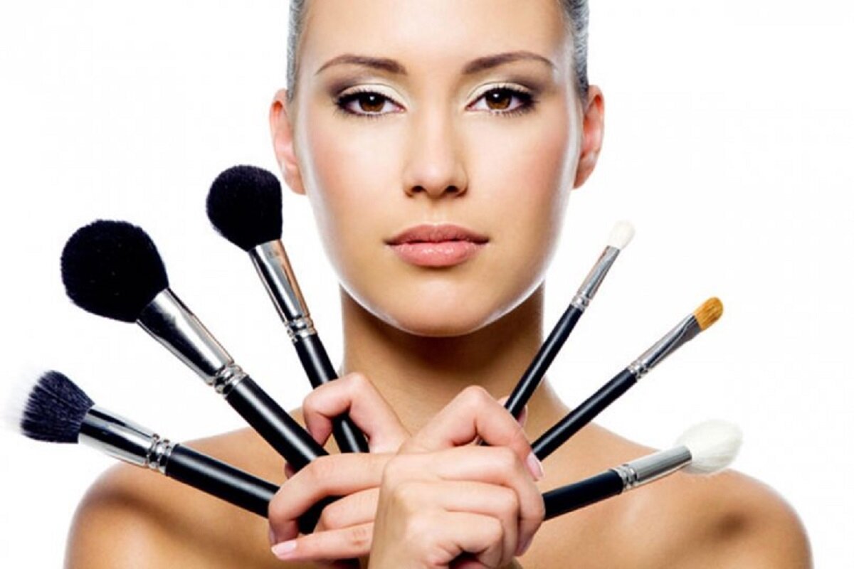 Șase corectoare recomandate de make-up artiști în 2023