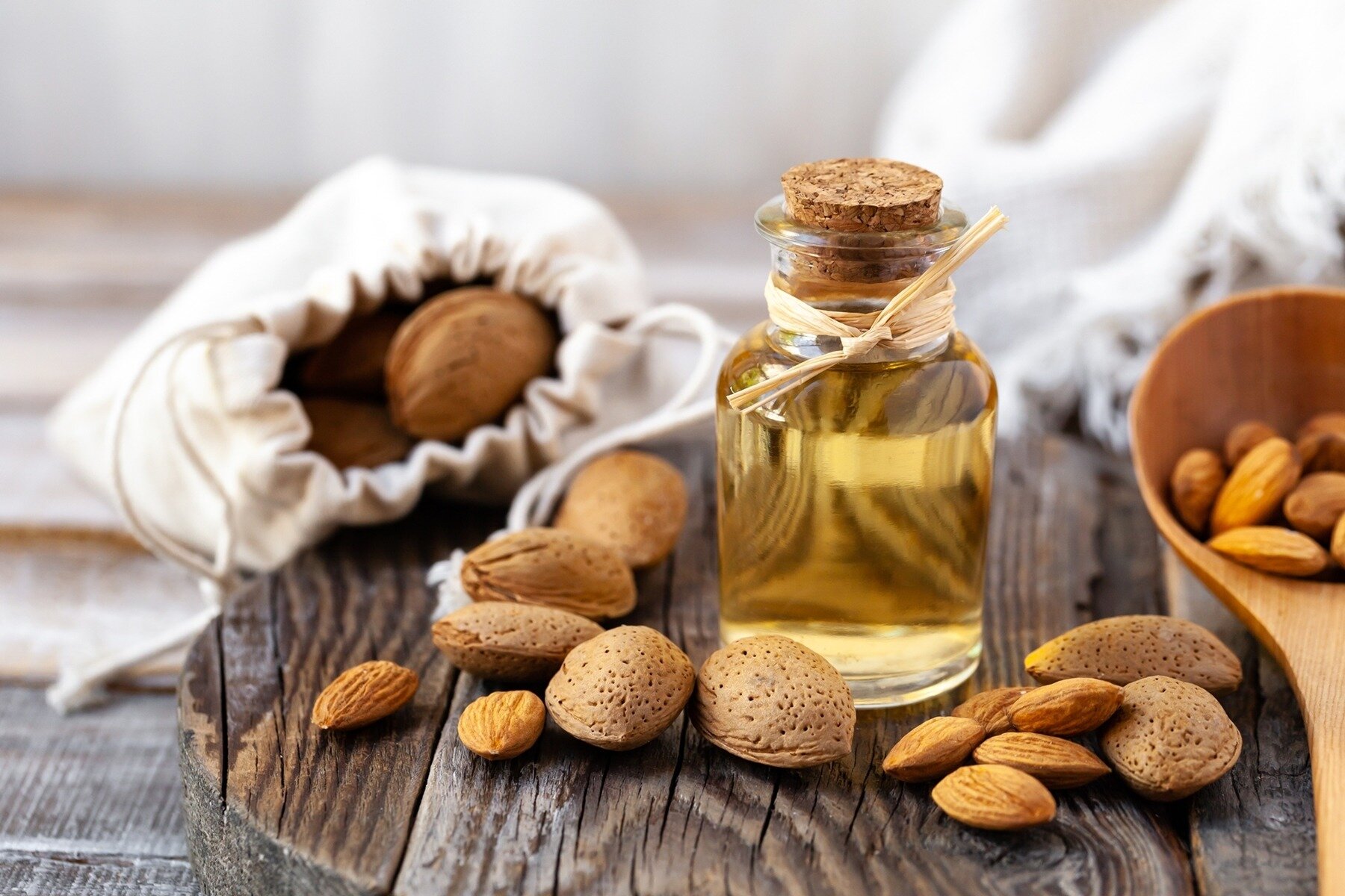Beneficiile uleiurilor specifice (migdale, ricin, jojoba etc.)