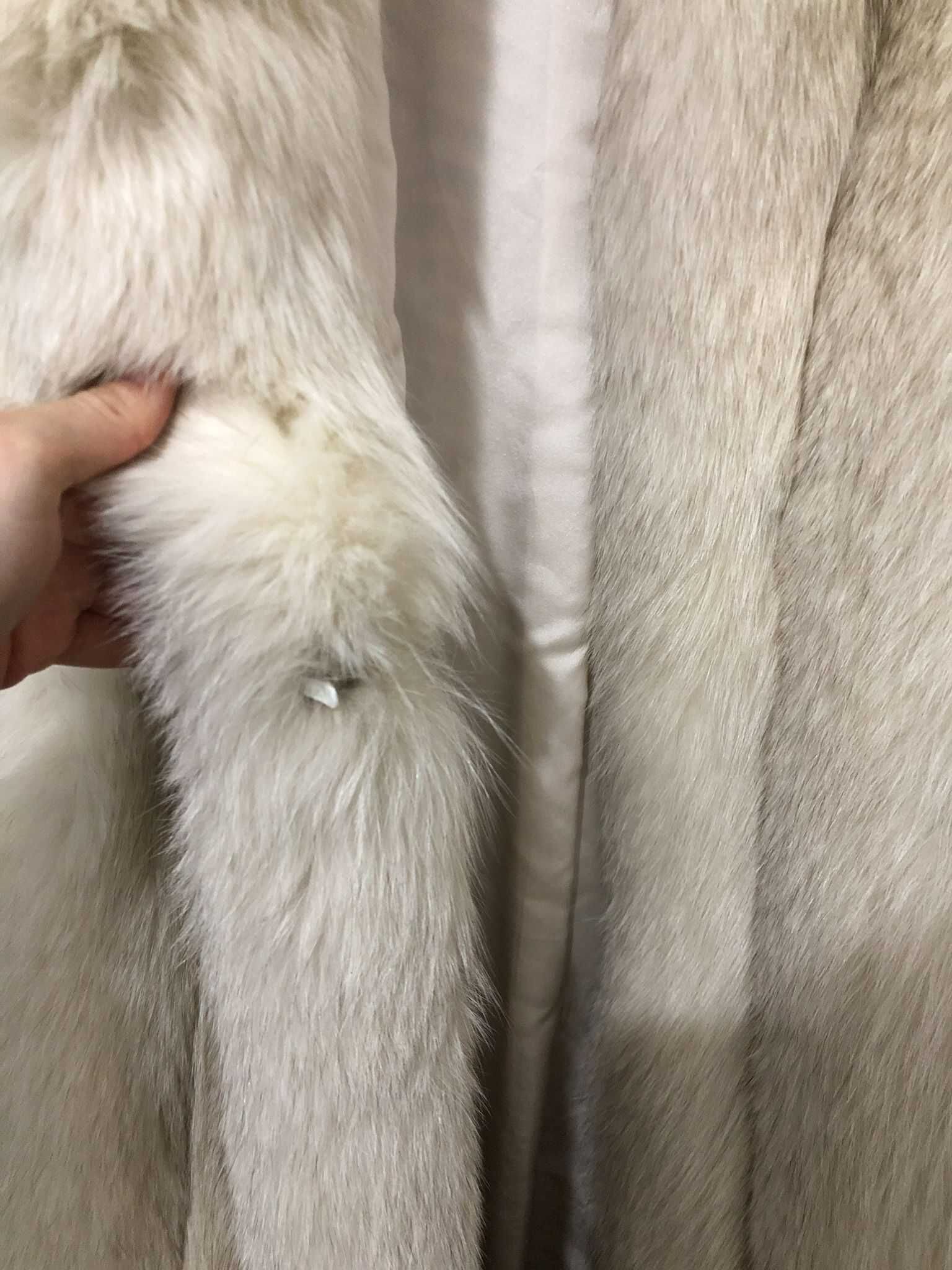 Blondă și rafinată