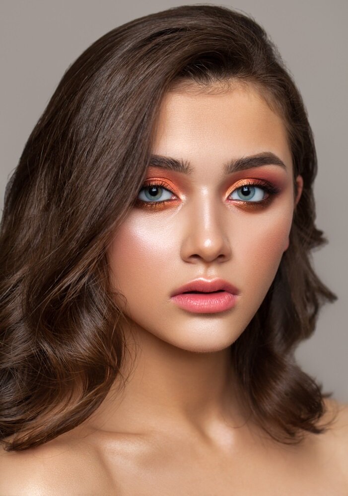Bronz intens și modele florale