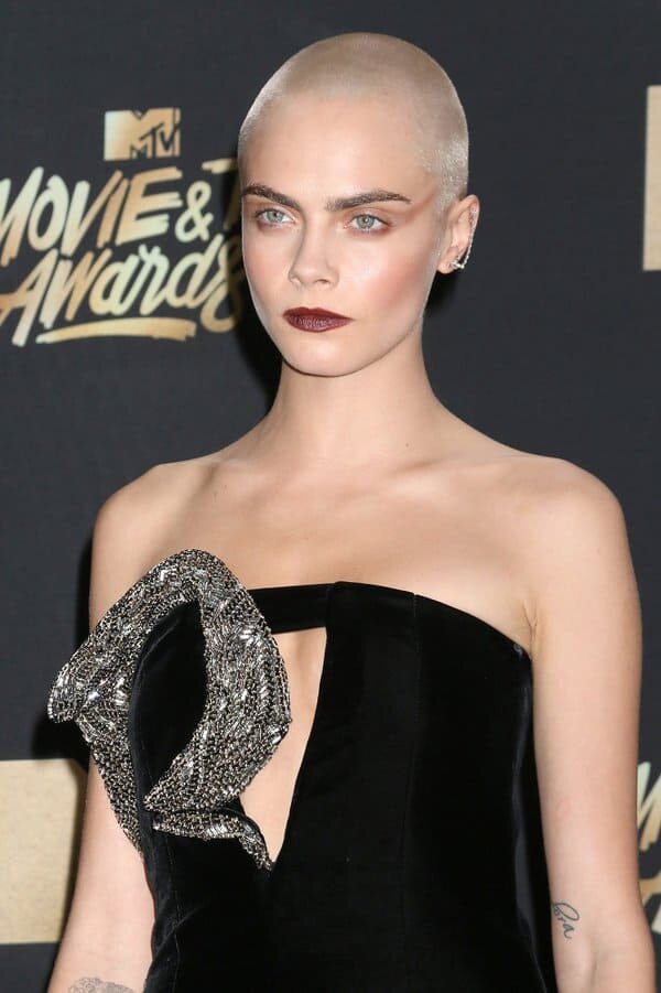 Celebrități și buzz cut