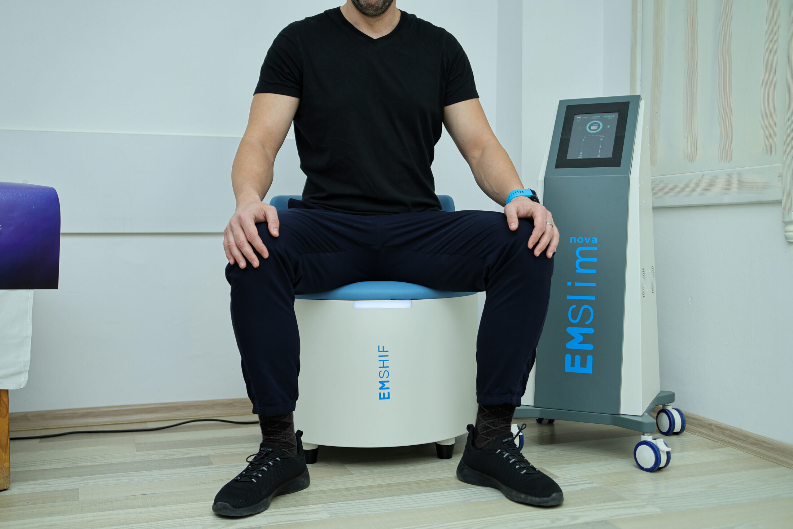 Contraindicații: sarcină, alăptare, implanturi electronice, leziuni