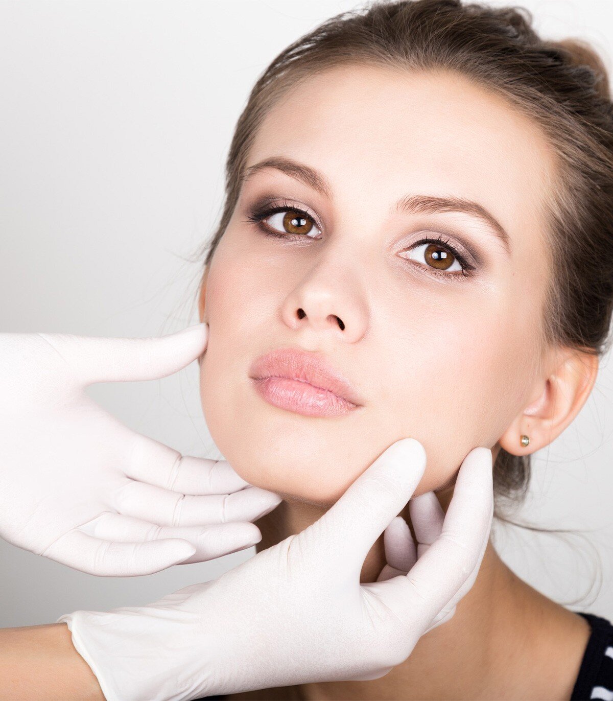 Corectează ovalul facial și trăsăturile