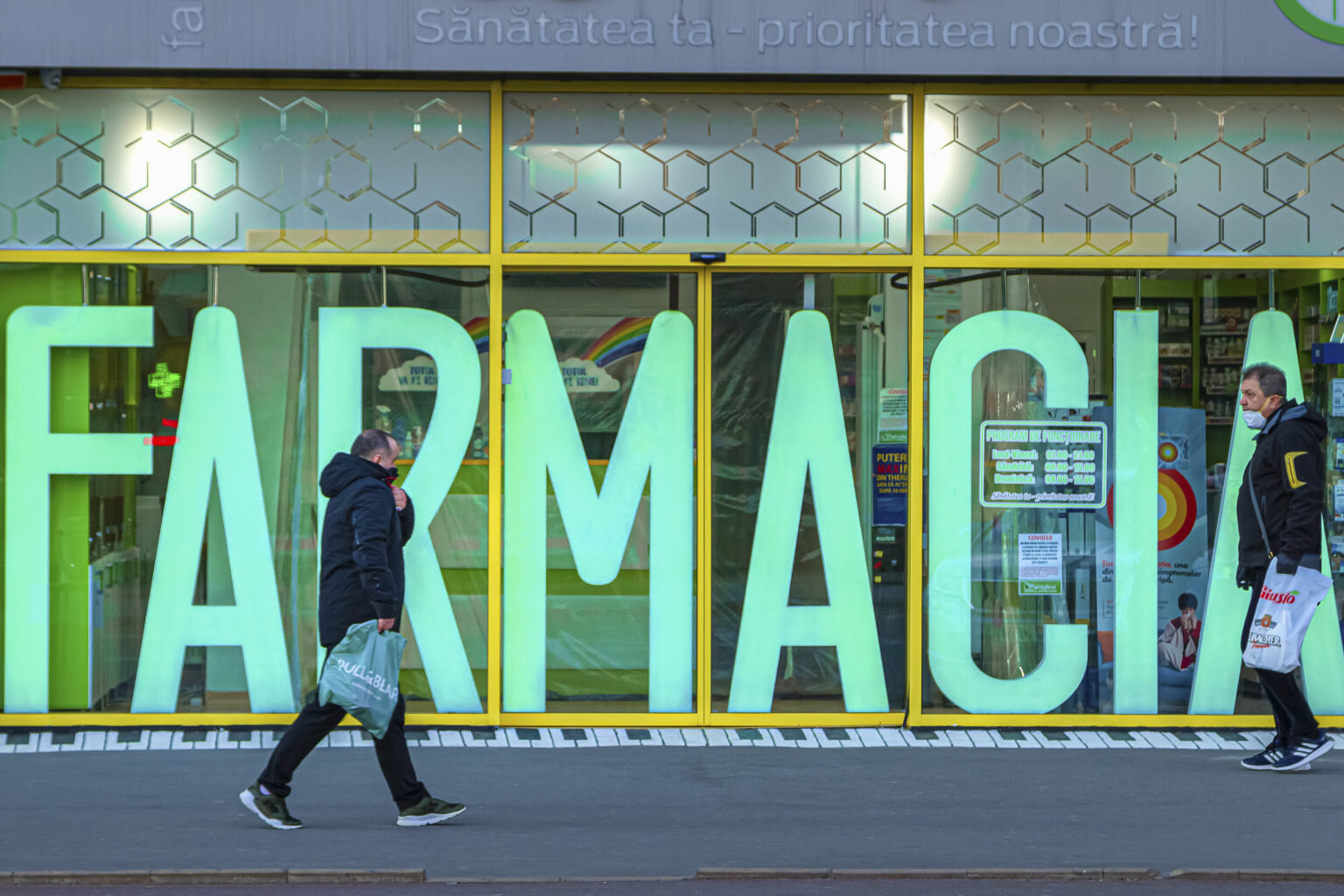 Disponibile în farmacii