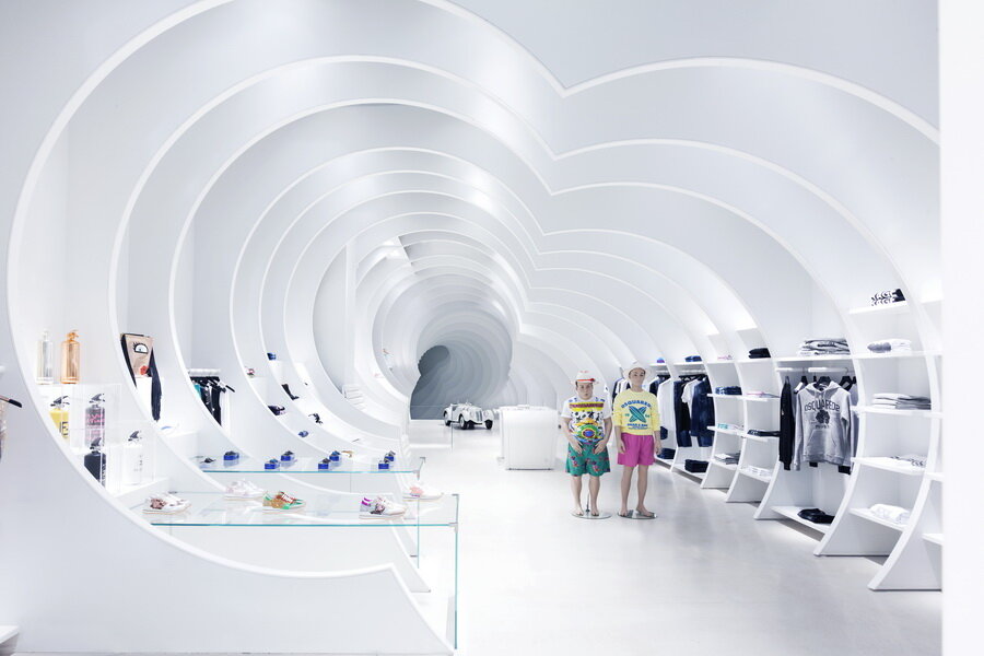 Disponibilitate la concept store-uri.