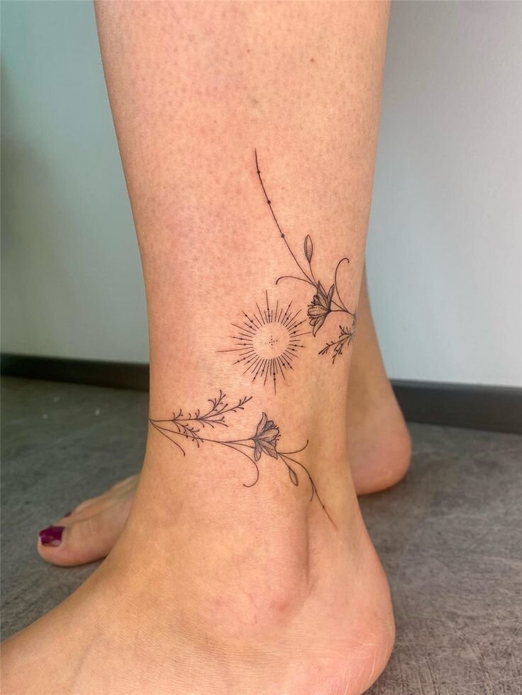Două tatuaje fine line, minimaliste