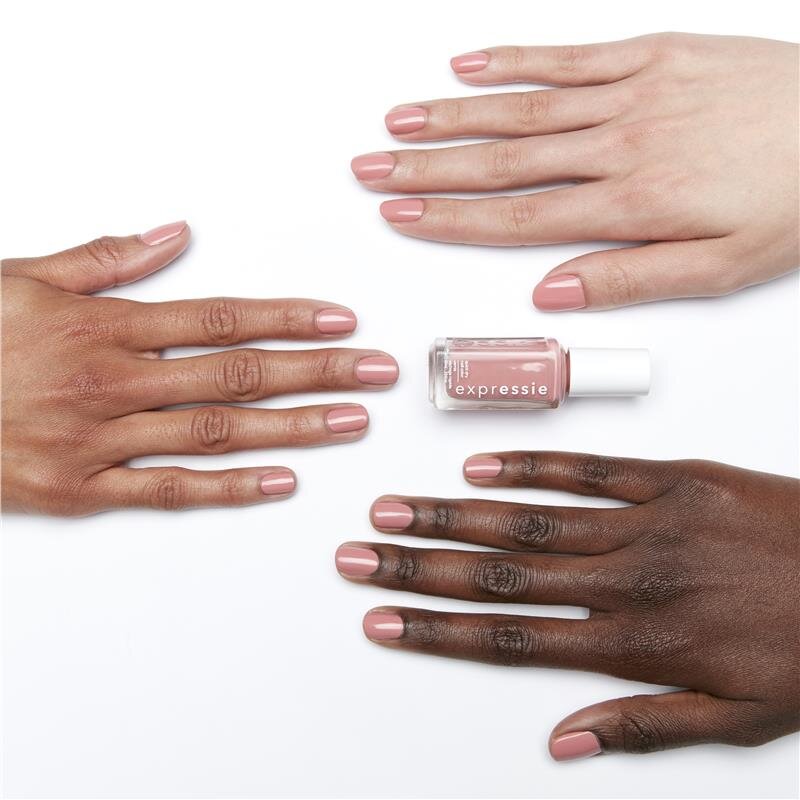 Exemple oje: OPI Mod About You, Essie Second Hand First Love, Chanel Ballerina