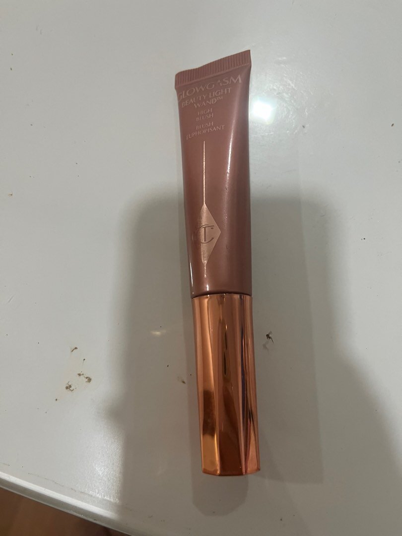 Exemplu: Pinkgasm de la Charlotte Tilbury
