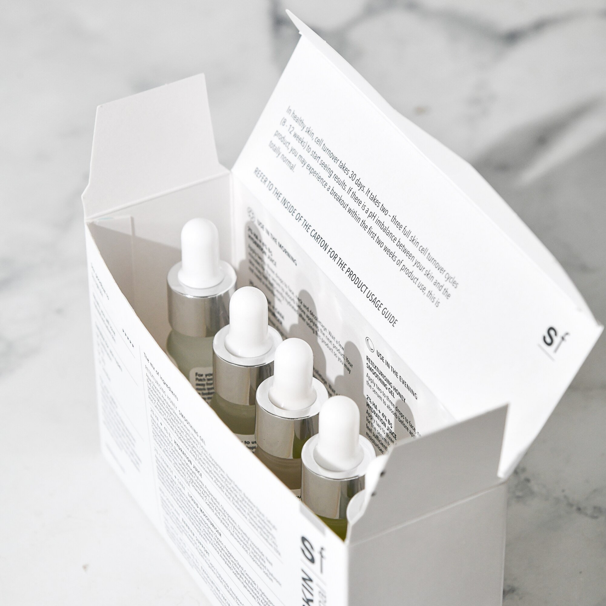 Ingrediente active: acid hialuronic, ceramide, squalen