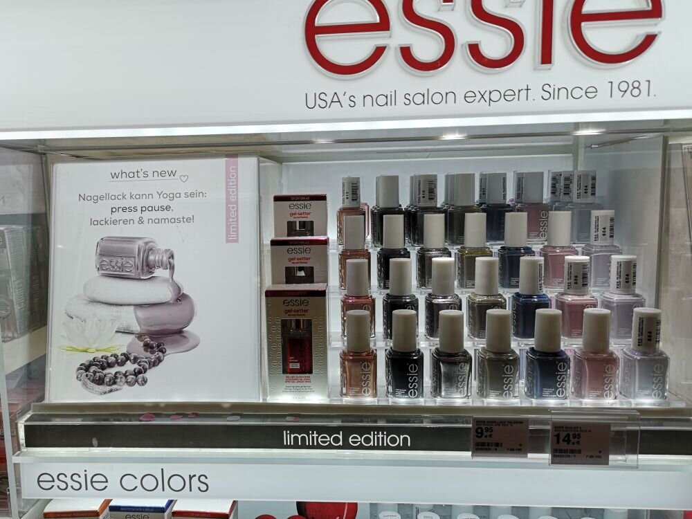 Lacuri de unghii: Essie Serene Slate Grey