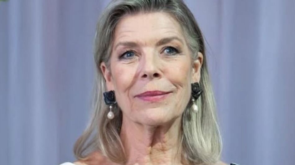 Long bob (volum la umeri, inspirat de Carolina de Monaco)