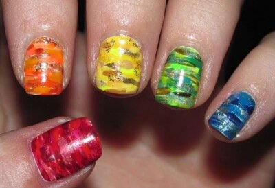 Manichiura multicoloră