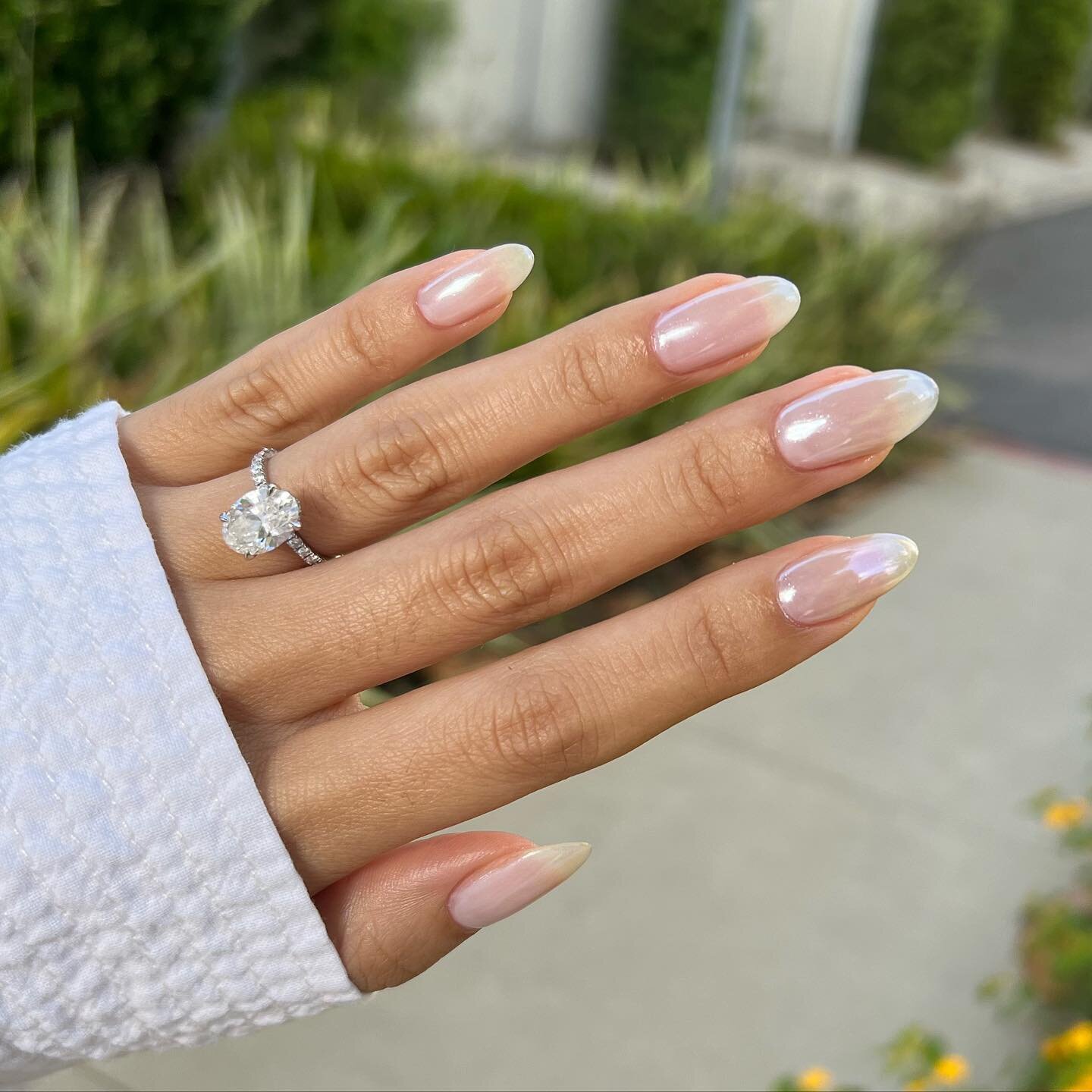 Nail art multicolor în gri