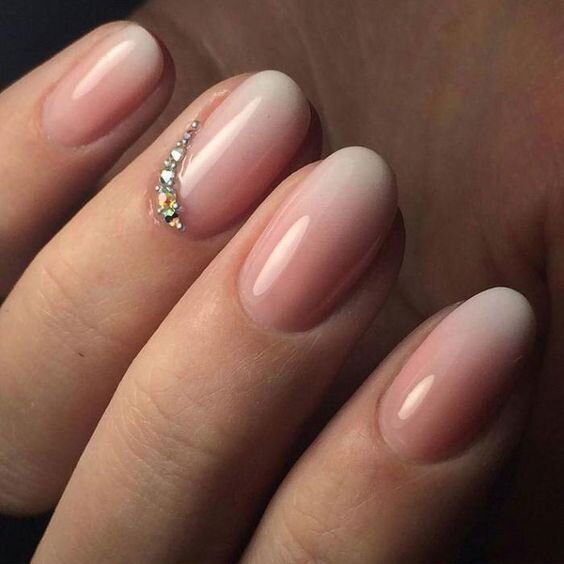 Ombré nails nude-roșu