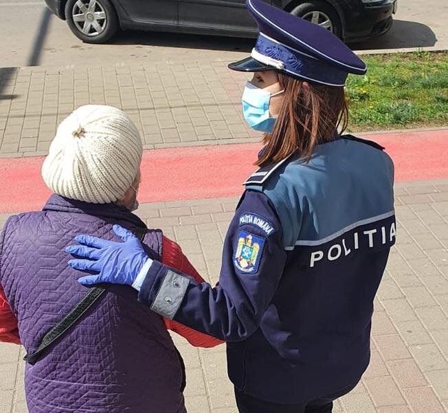Poate păta, necesită atenție la aplicare.