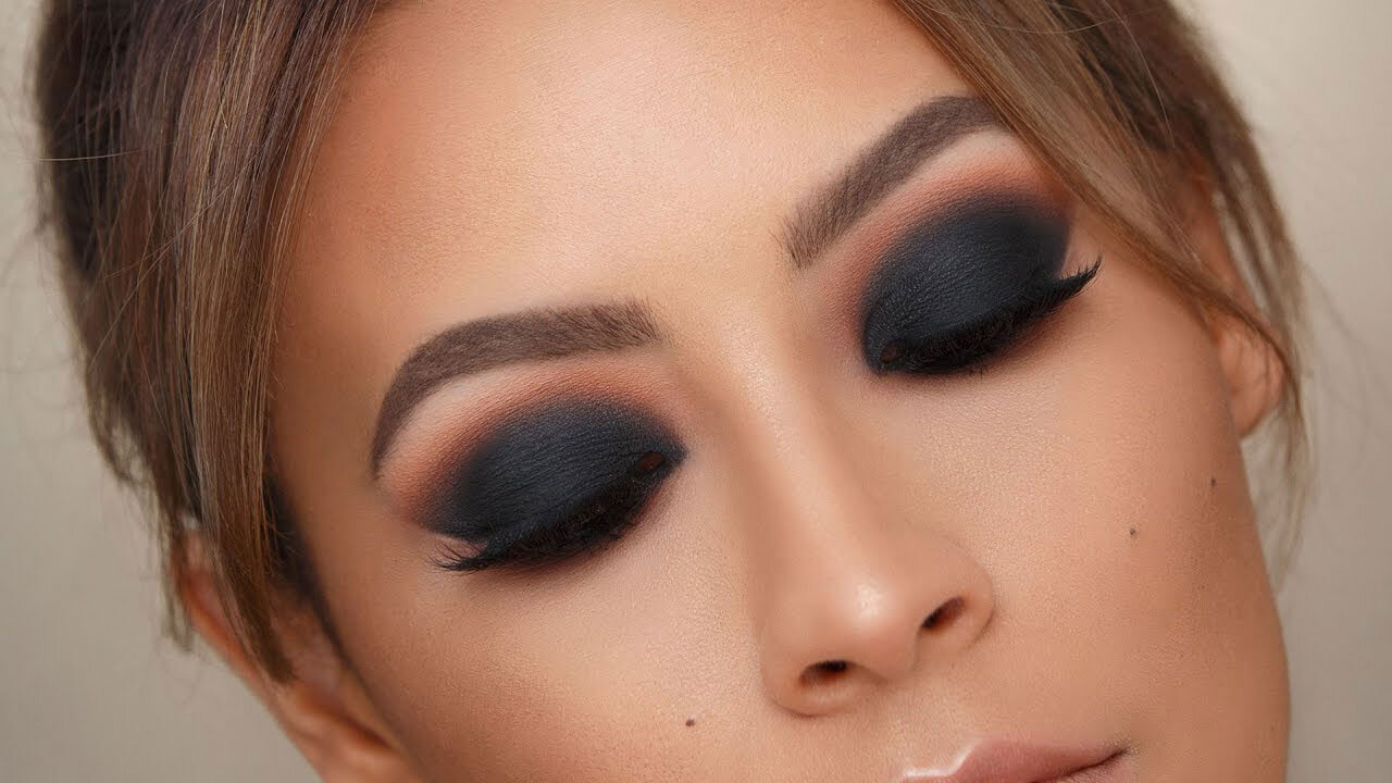 Produse esențiale pentru un smokey eye facil