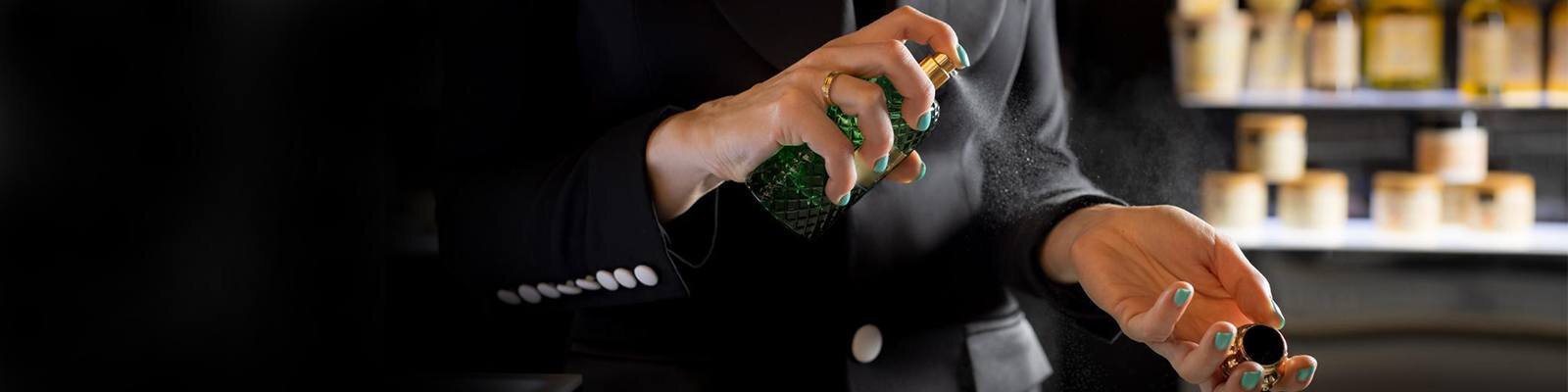 Produse recomandate: Pudră My Geisha, Spray Magic Retouch