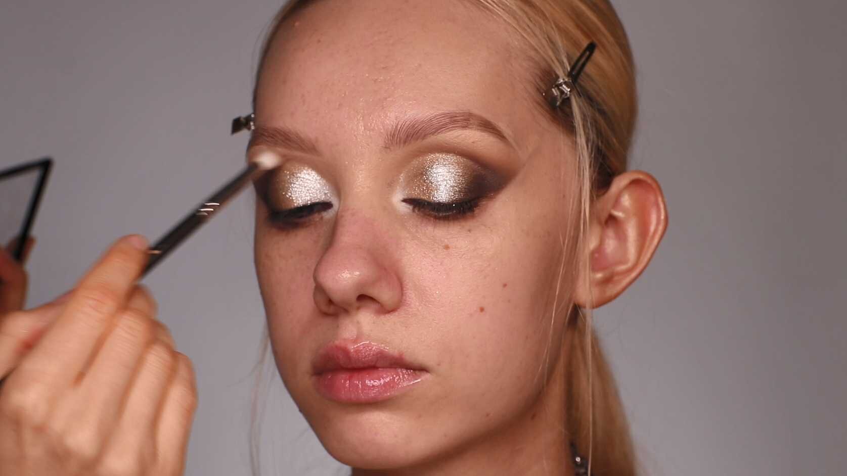 Smokey eyes gri sau maro reci