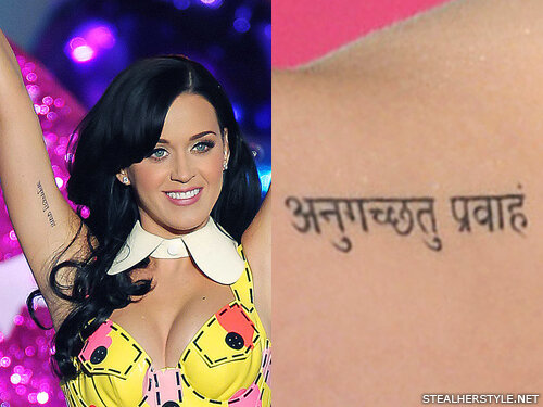 Tatuaj "Gurl" în stil Katy Perry
