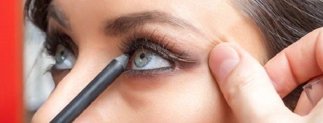 Utilizare ca fard și eyeliner