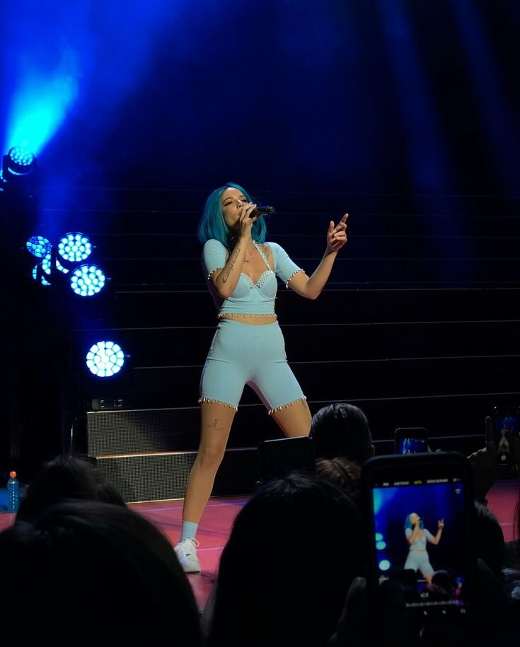 Vedete care ignoră regula (Halsey)